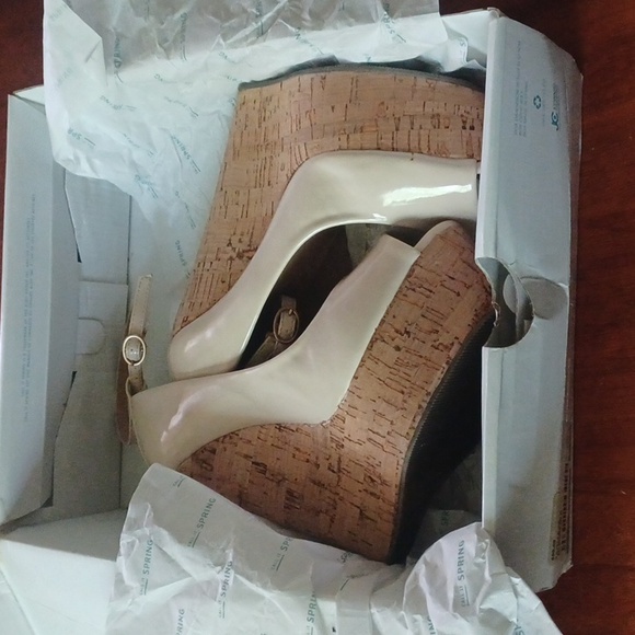 CALL IT SPRING WEDAGE SIZE 7, USED - Picture 7 of 8